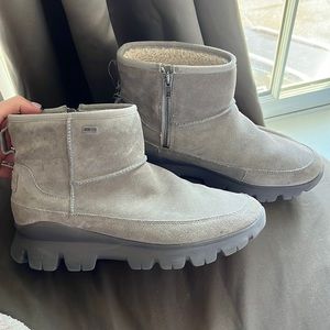 grey ugg boots